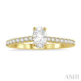 1/2 Ctw Round Cut Diamond Engagement Ring With 1/4 Ct Oval Cut Center Stone in 14K Yellow Gold